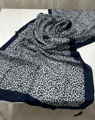 شال پیلیسه چاپی منگوله دار - پاییزی نرم و لطیف سفید سورمهای شیک و زیبا