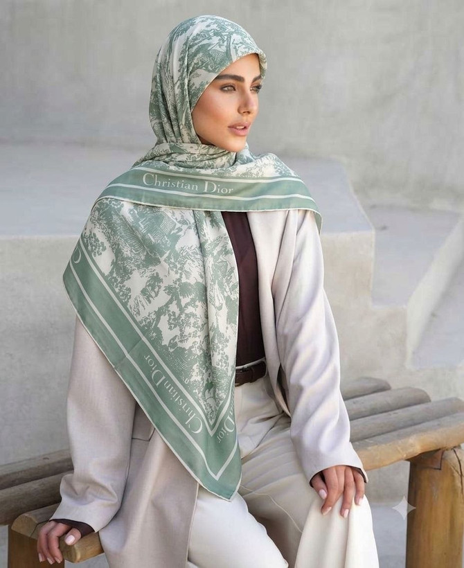 روسری حریر نخی طرح دیور جنگل قواره ۱۱۰