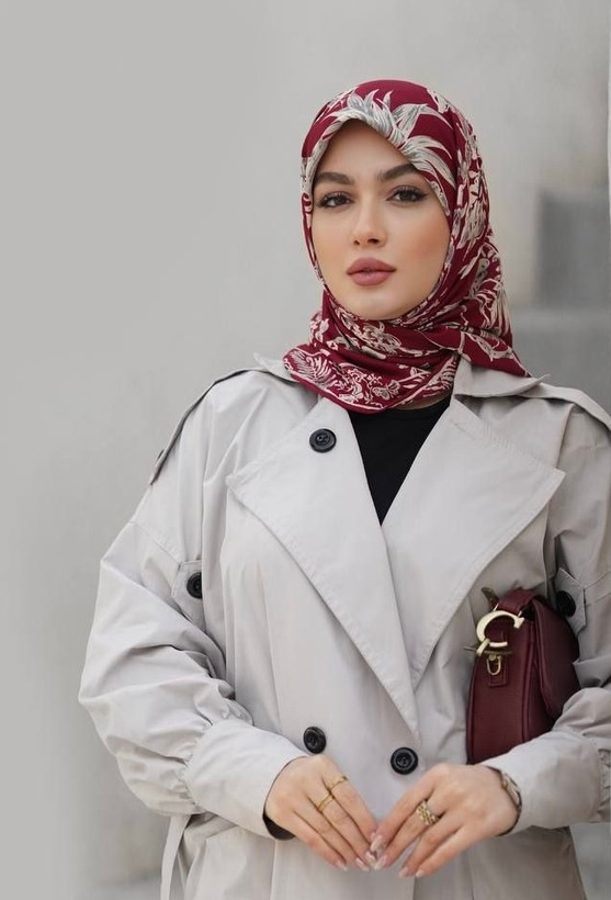 روسری ابریشم توییل دور دست دوز طرحدار قواره ۹۰